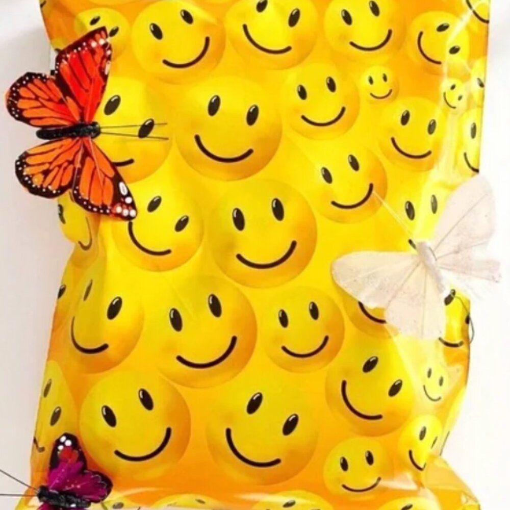 25 Happy Face Poly Mailers 10x13
